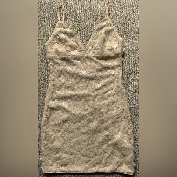 Forever21 Beautiful Cocktail Dress Shell Sequence. Size Medium - Picture 1 of 6